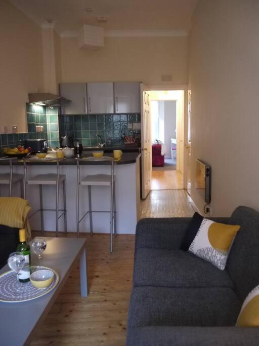 Fabulous Location, One Bedroom West End Flat, Just Off Byres Rd, Close To Sec & Hydro Glasgow Exterior photo